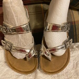 Wonder Nation Sz 1 Silver Sandals VGUC 😊😊